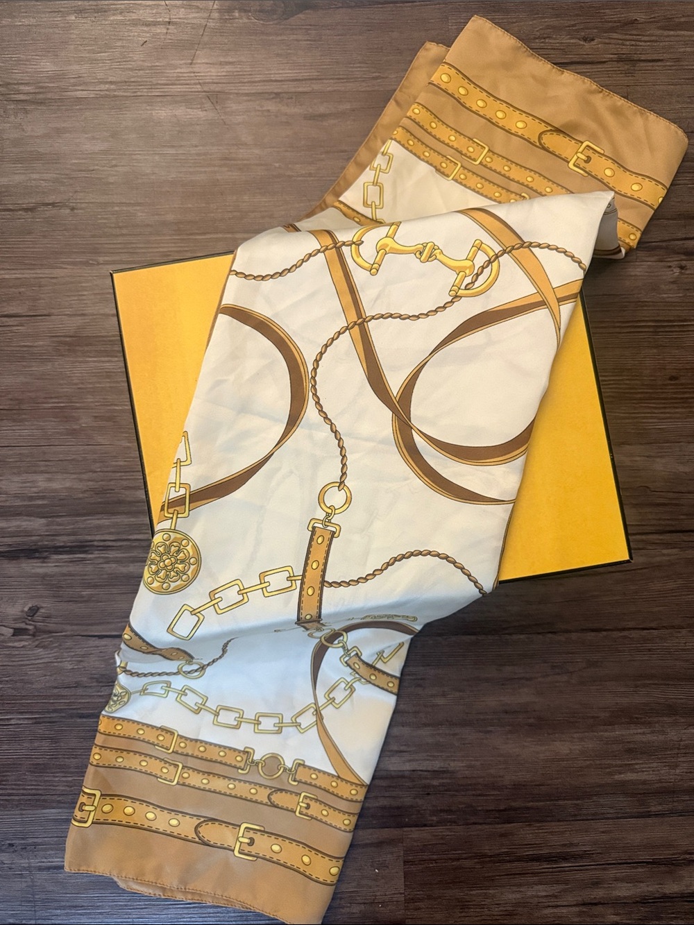Elegant Chain & Belt Print Satin Scarf - Gold and White